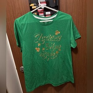 St Patrick’s Day “Luckiest Mom Ever” Shirt Youth L 12-14 | Green Graphic Tee